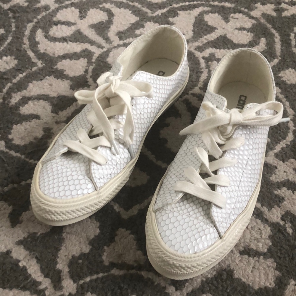 NWOT Leather Converse size 7